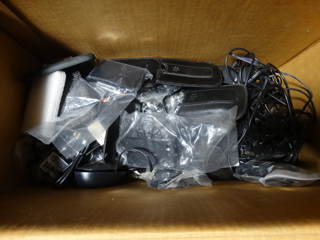 lot 6228 image: Lot of old phone chargers