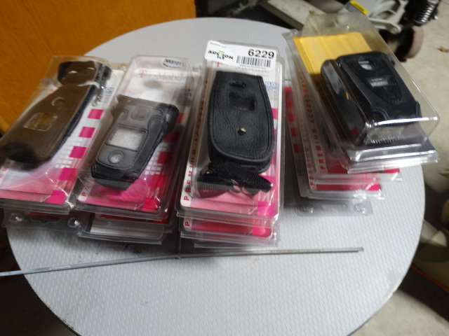 lot 6229 image: Lot of flip phone cases