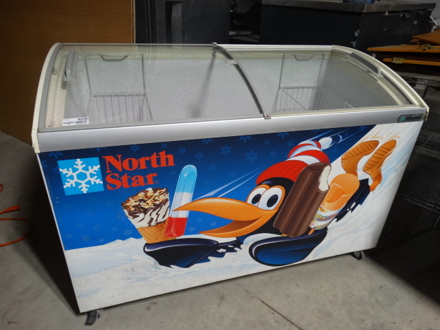 lot 6256 image: Metalfrio north star glass sliding door ice cream freezer.