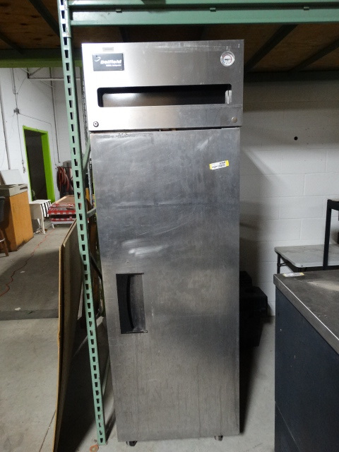 lot 6258 image: Delfiled 6000 XL refigerator, does work.