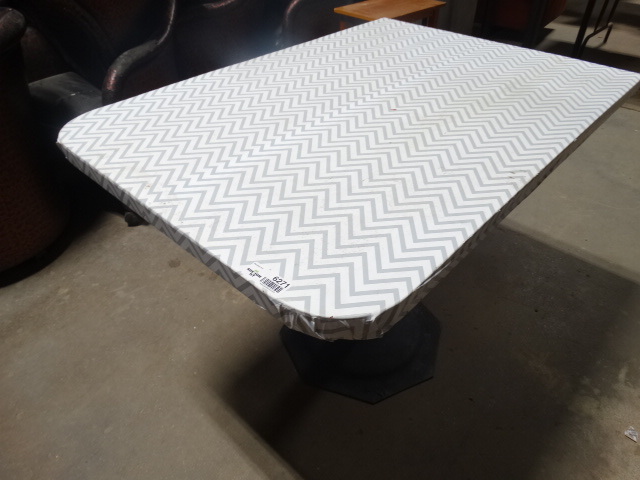 lot 6271 image: Pedestal table.