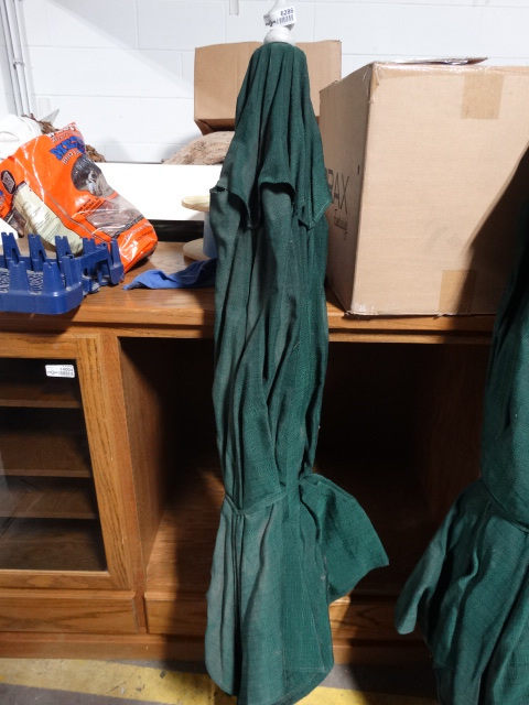 lot 6286 image: Patio umbrella.