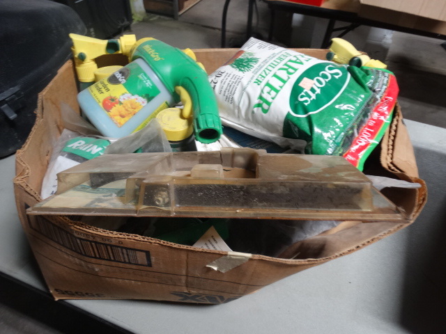 lot 6306 image: Lot of garden supplies.