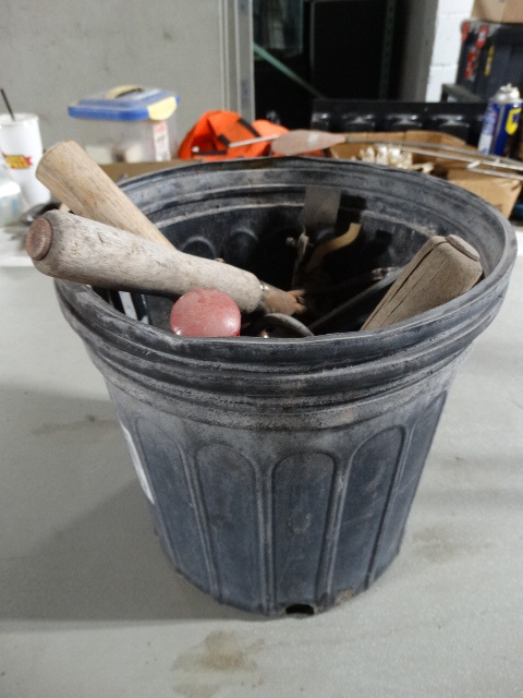 lot 6320 image: Lot of hand held garden tools and a sprinkler.