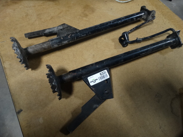 lot 6338 image: 2 Adjustable jacks.