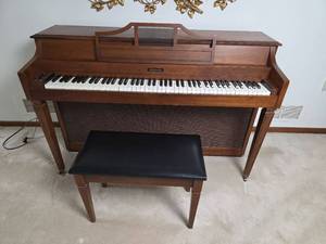 lot 121 image: Baldwin Electric Piano Model EP 100 with Matching Bench