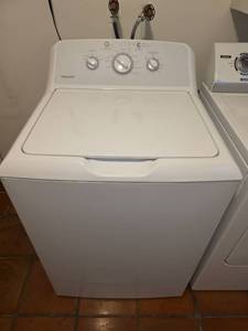 lot 146 image: Hotpoint 3.8cu ft Top Load Washing Machine with Stainless Steel Tub and Agitator