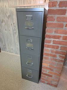 lot 220 image: 4-Drawer Metal Filing Cabinet