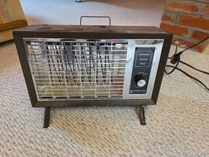 lot 222 image: Superlectric Automatic Space Heater