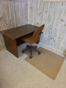 lot 225 image: Modern Computer Desk with Office Chair Set