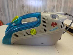 lot 234 image: Dirt Devil Spot Scrubber SE2800 Handheld Cleaner