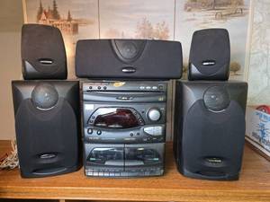 lot 236 image: Philips Magnavox FW375P Mini HiFi System