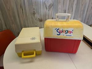 lot 240 image: Swinger by Poloron Cooler Set
