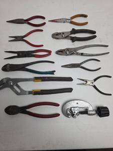 lot 315 image: Mixed Lot of Pliers and Tools