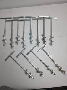 lot 331 image: 12 Manual Spiral Ground Anchors