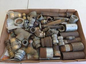 lot 352 image: Mixed Lot of Industrial Pipe Fittings