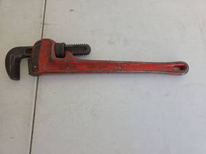 lot 369 image: Heavy Duty Red Pipe Wrench 18 inch