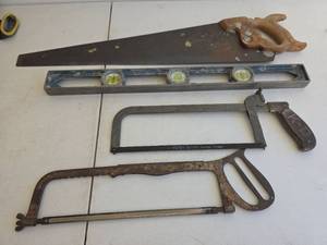 lot 382 image: Carpenter Hand Saws and Level