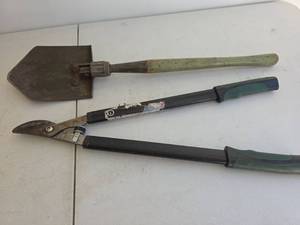 lot 383 image: Military Folding Shovel and Hedge Trimmers