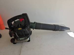 lot 391 image: Bolens BL125 Gas Leaf Blower 400CFM