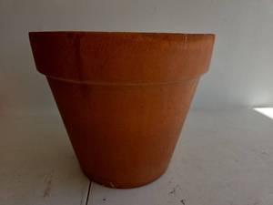 lot 405 image: Large Clay Garden Pot