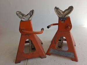 lot 411 image: 3-Ton Security Jack Stands
