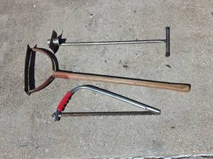 lot 417 image: Garden Tool Set - Bulb Planter and Pruning Saws