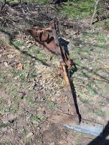 lot 433 image: Early 1900s Agricultural Plow