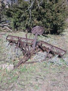 lot 435 image: Antique Planter