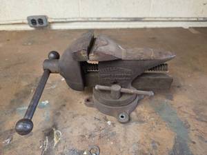 lot 508 image: Littlestown Bench Vise No 9