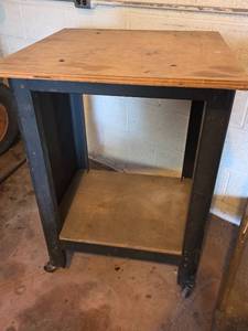 lot 524 image: Garage Rolling Tool Cart Table
