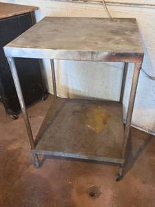 lot 525 image: Metal Garage Work Table with Lower Shelf on Wheels