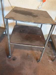 lot 526 image: Industrial Rolling Garage Cart