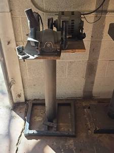 lot 537 image: Prairie Industrial Bench Grinder on Stand - Powers on