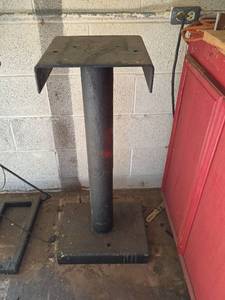 lot 538 image: Industrial 36in Steel Tool Stand