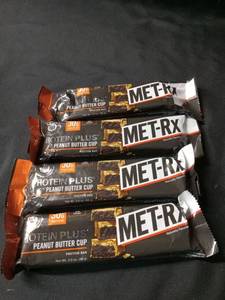 lot 1323 image: MET-RX PROTEIN BAR peanut butter cup 4 pack