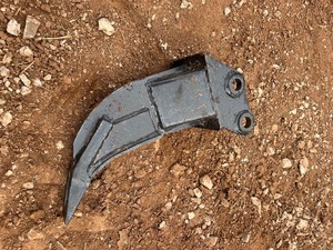 lot 3151 image: Unused Mini Excavator Ripper for 1 inch Pin