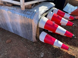 lot 3052 image: Unused LOT OF 250 - SD LANCH Safety Traffic Cones (IRSTC)