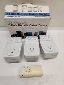 lot 17 image: 3-Pack Remote Control Outlet Switch Set