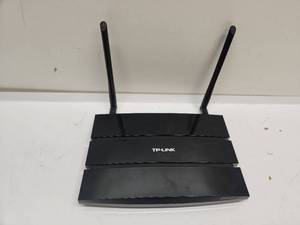 lot 53 image: TP-Link Archer C5 AC1200 Dual Band Router