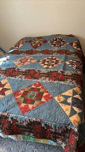 lot 1000 image: Handmade Handquilted Quilt - 88 x 100
