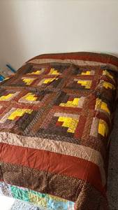 lot 1006 image: Handmade Quilt - 79 x 93