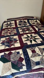 lot 1011 image: Handmade Quilt - 78 x 88