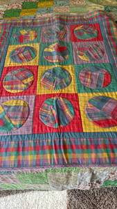 lot 1012 image: Handmade Quilt - 32 x 40