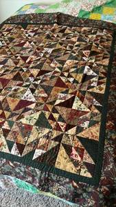 lot 1018 image: Handmade Quilt  - 65 x 60