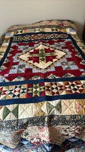 lot 1023 image: Beautiful, Prize Winning Handmade Quilt - 96 x 80