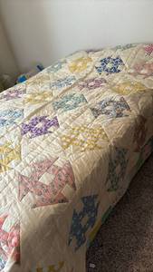 lot 1025 image: Handmade Quilt - 87 x 75