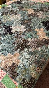 lot 1027 image: Handmade Quilt - 52 x 43