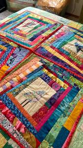 lot 1032 image: Handmade Quilt - 40 x 40