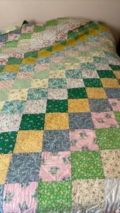 lot 1038 image: Handmade Quilt - 89 x 79